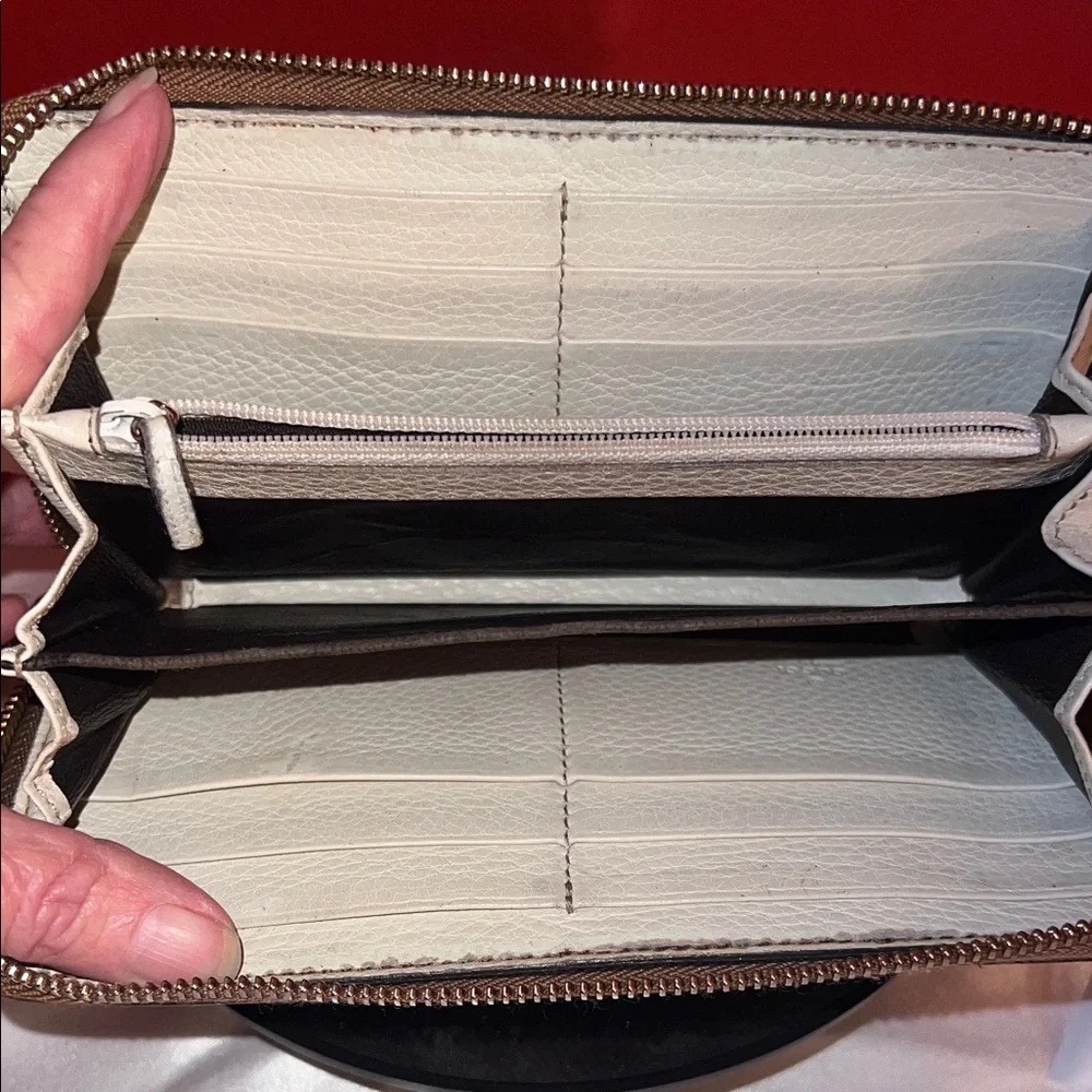 Gucci Dark Brown Leather Wallet in good used condition - Picture 5 of 12